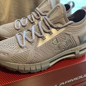 UNDER ARMOUR HOVR PHANTOM SE SIZE 7